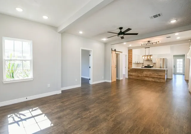 Photo 3 of Single family home for sale at 2119 Carter St, Houston, TX 77008 | MLS# 73623933 | Listing updated on 2026-08-20