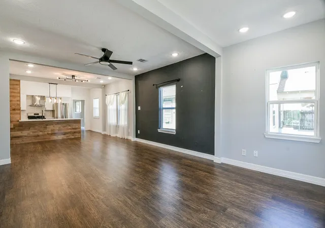 Photo 4 of Single family home for sale at 2119 Carter St, Houston, TX 77008 | MLS# 73623933 | Listing updated on 2026-08-20