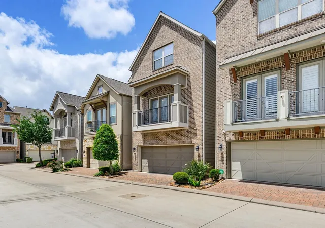 17th image of 8418 Oak Leaf Point Dr, Houston, TX 77055 | MLS# 84284314