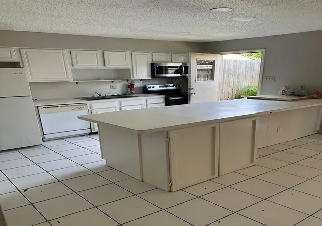 3rd image of 7945 Kendalia Dr, Houston, TX 77036 | MLS# 57207662
