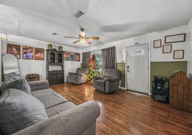 Photo 4 of Single family home for sale at 412 Dunnam Ave, Cleveland, TX 77327 | MLS# 32618548 | Listing updated on 2026-07-25