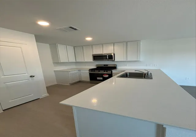 4th image of 658 Maria Elena Wy, Cleveland, TX 77327 | MLS# 58065126
