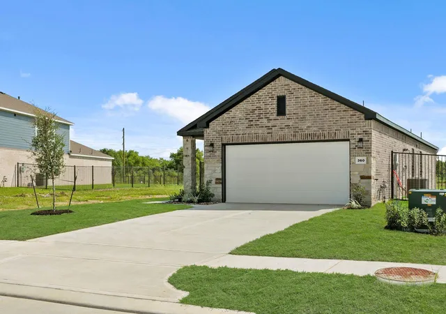 2nd image of 360 Long Branch Dr, Dayton, TX 77535 | MLS# 7546809
