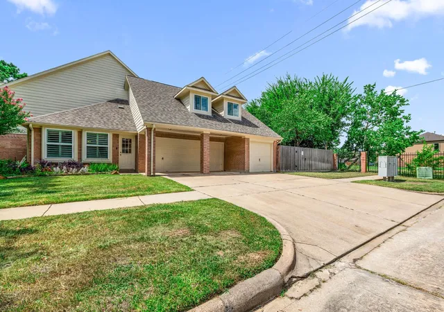 Photo 4 of Single family home for sale at 24202 Falcon Point Dr, Katy, TX 77494 | MLS# 3552595 | Listing updated on 2026-09-19