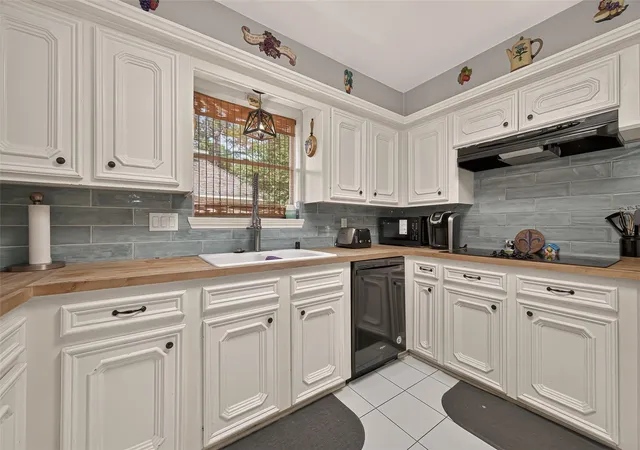 Photo 3 of Single family home for sale at 5727 Green Springs Dr, Houston, TX 77066 | MLS# 40113526 | Listing updated on 2026-09-20