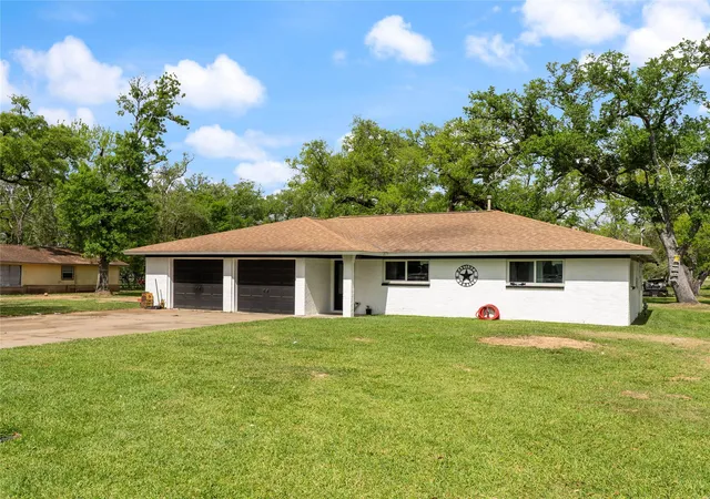 2nd image of 496 James St, Clute, TX 77531 | MLS# 28667906