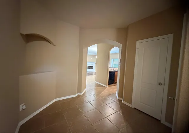 Photo 2 of Single family home for sale at 1092 Shadow Glenn Dr, Conroe, TX 77301 | MLS# 7708237 | Listing updated on 2026-10-09