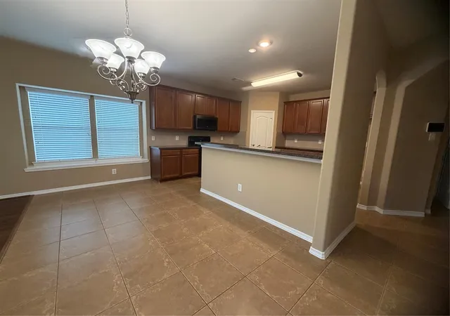 Photo 3 of Single family home for sale at 1092 Shadow Glenn Dr, Conroe, TX 77301 | MLS# 7708237 | Listing updated on 2026-10-09