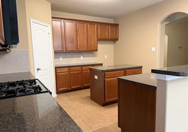 Photo 4 of Single family home for sale at 1092 Shadow Glenn Dr, Conroe, TX 77301 | MLS# 7708237 | Listing updated on 2026-10-09