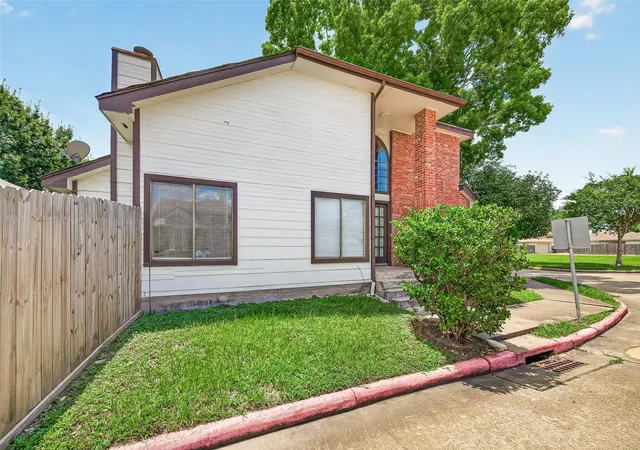 Photo 3 of Single family home for sale at 13823 Royal Oak St, Houston, TX 77083 | MLS# 2239815 | Listing updated on 2026-09-21
