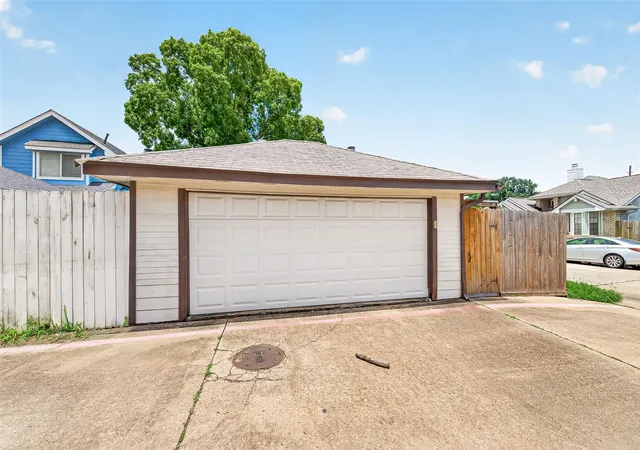 Photo 4 of Single family home for sale at 13823 Royal Oak St, Houston, TX 77083 | MLS# 2239815 | Listing updated on 2026-09-21