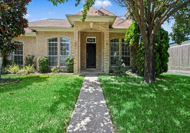 1st image of 426 27th St, Dickinson, TX 77539 | MLS# 24083112