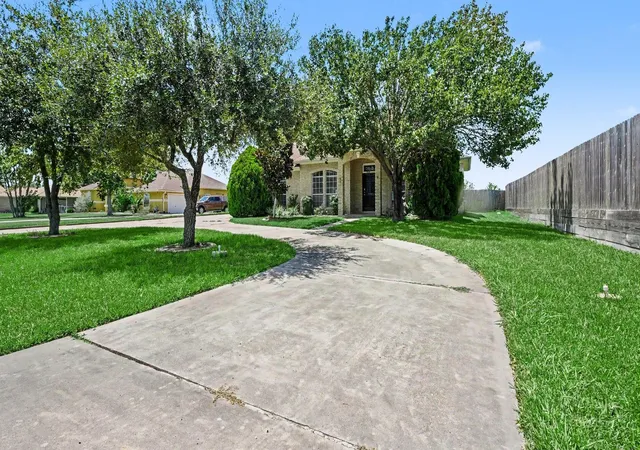 3rd image of 426 27Th St, Dickinson, TX 77539 | MLS# 24083112