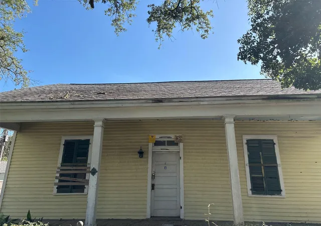 Photo 2 of Single family home for sale at 1220 34th Street, Galveston, TX 77550 | MLS# 95793559 | Listing updated on 2026-07-29