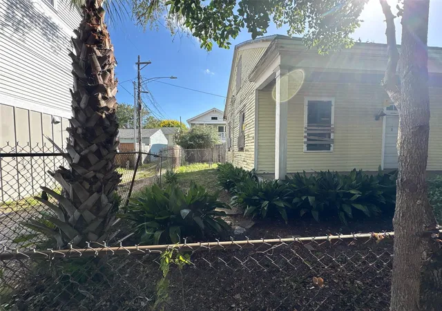 Photo 3 of Single family home for sale at 1220 34th Street, Galveston, TX 77550 | MLS# 95793559 | Listing updated on 2026-07-29