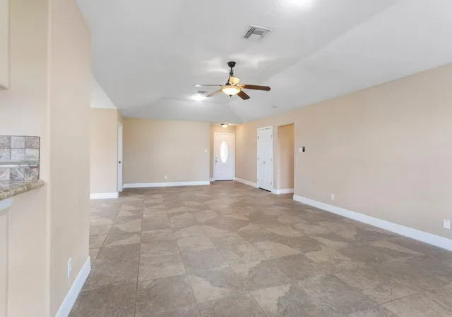 4th image of 509 Teal Dr, Dickinson, TX 77539 | MLS# 37702589