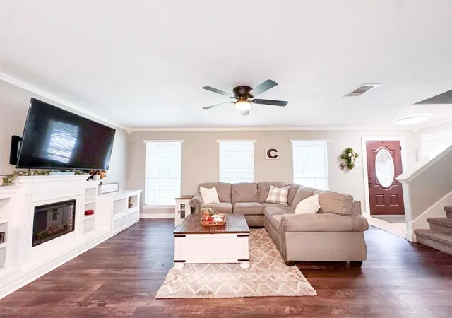 Photo 4 of Single family home for sale at 11210 Amber Park Dr, Conroe, TX 77303 | MLS# 54049913 | Listing updated on 2026-08-31