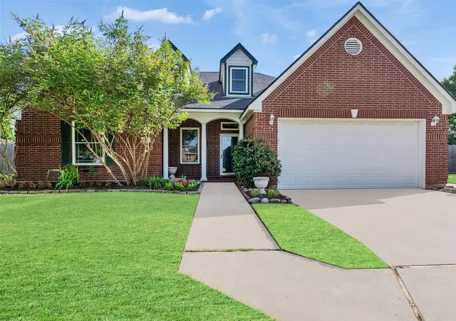 1st image of 121 Jamestown Ave, Clute, TX 77531 | MLS# 50791336