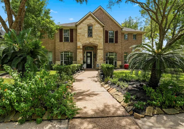 2nd image of 10502 Shipmans Landing Dr, Missouri City, TX 77459 | MLS# 26064701
