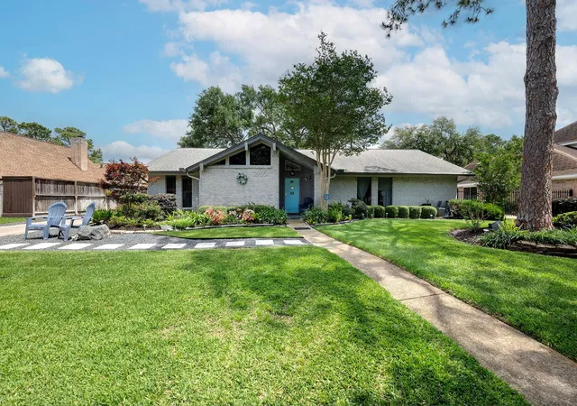 1st image of 2750 Fontana Dr, Houston, TX 77043 | MLS# 48380278