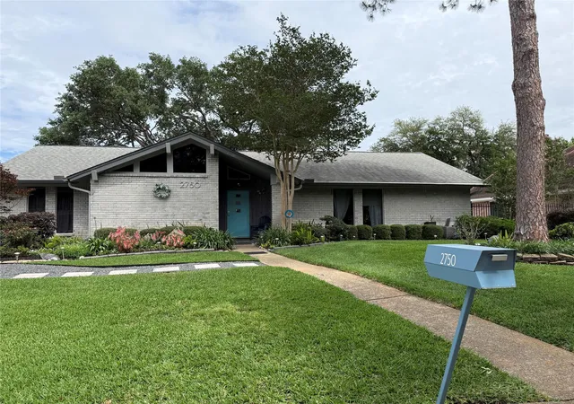 33rd image of 2750 Fontana Dr, Houston, TX 77043 | MLS# 48380278