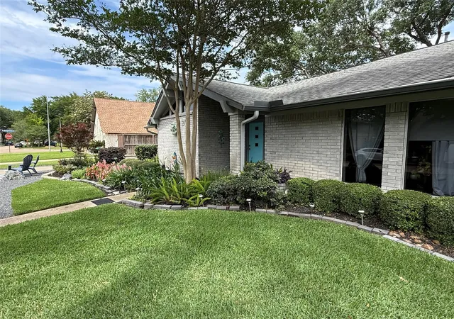 3rd image of 2750 Fontana Dr, Houston, TX 77043 | MLS# 48380278