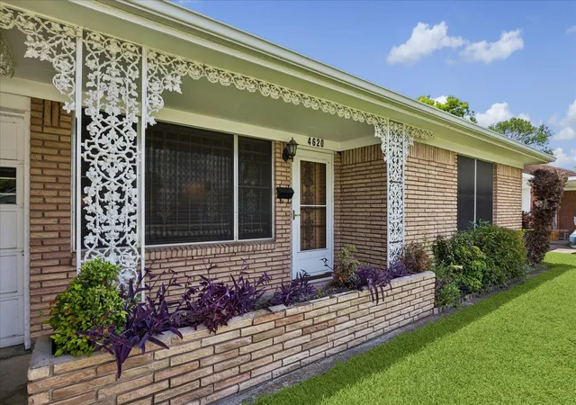 2nd image of 4620 Averill St, Houston, TX 77009 | MLS# 76346170