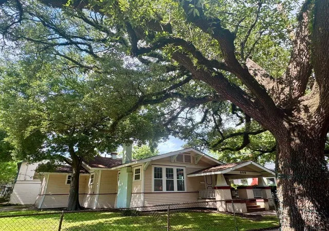 Photo 2 of Single family home for sale at 309 Bayland Ave, Houston, TX 77009 | MLS# 423853 | Listing updated on 2026-07-09