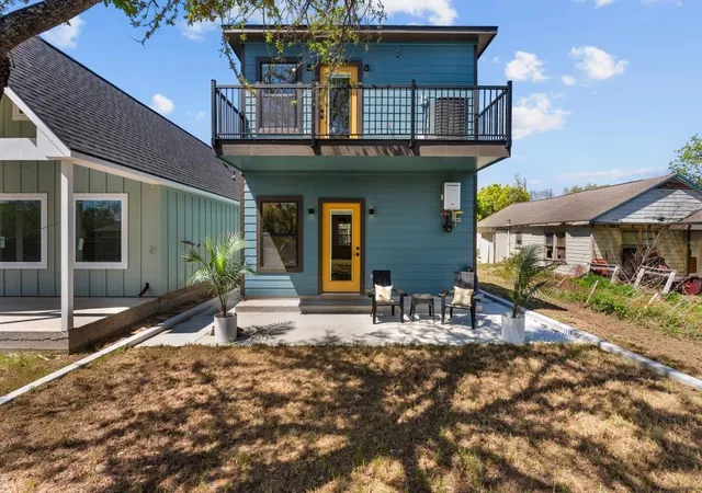 2nd image of 125 4th St, Dickinson, TX 77539 | MLS# 92034567
