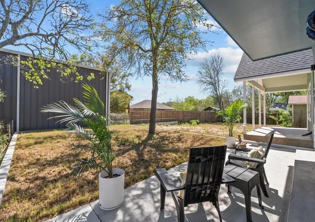 3rd image of 125 4Th St, Dickinson, TX 77539 | MLS# 92034567