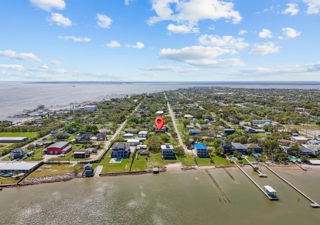 4th image of 125 4Th St, Dickinson, TX 77539 | MLS# 92034567