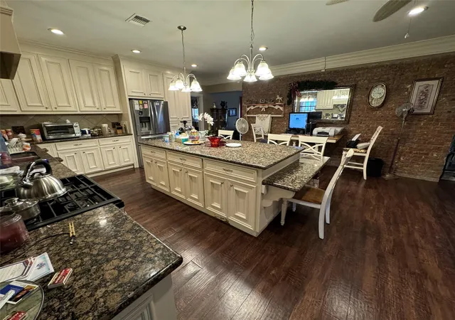 2nd image of 7824 Pecan Forest Ln, Baytown, TX 77521 | MLS# 74692151