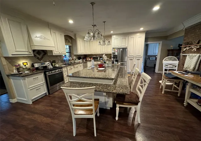 Photo 4 of Single family home for sale at 7824 Pecan Forest Ln, Baytown, TX 77521 | MLS# 74692151 | Listing updated on 2026-07-18