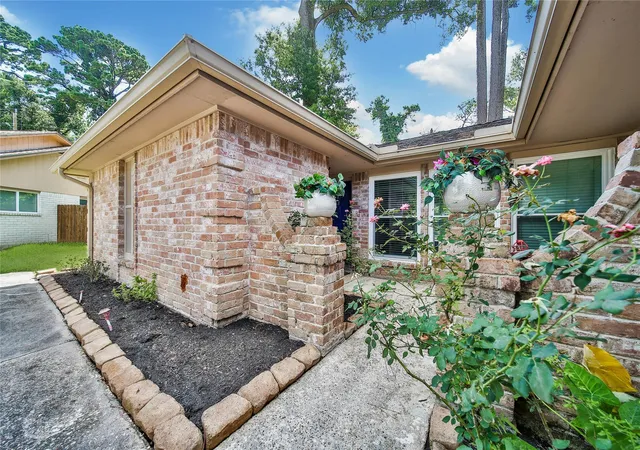 3rd image of 2774 Tinechester Dr, Kingwood, TX 77339 | MLS# 15362139