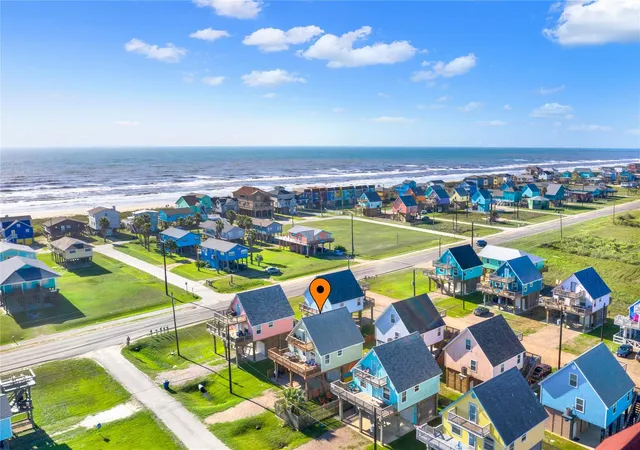 Homes for sale in Surfside Beach, TX | 207 Sandpebble Pl, Surfside Beach, TX 77541 | MLS# 66151733