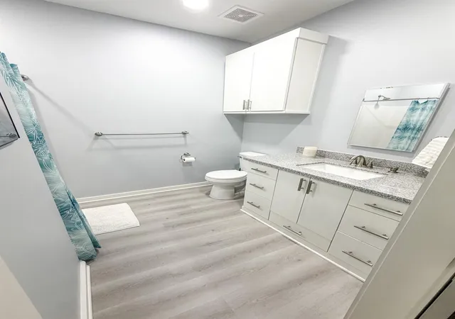 Photo 4 of Single family home for sale at 925 Chuckwagon Trl, Angleton, TX 77515 | MLS# 69775799 | Listing updated on 2026-09-10