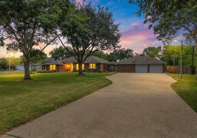 Photo 1 of Single family home for sale at 5255 Beaver Rd, Santa Fe, TX 77517 | MLS# 43415026 | Listing updated on 2026-10-05