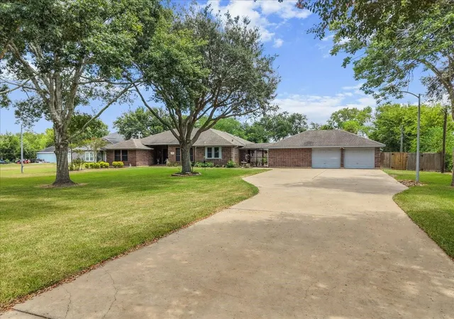 Photo 2 of Single family home for sale at 5255 Beaver Rd, Santa Fe, TX 77517 | MLS# 43415026 | Listing updated on 2026-10-05