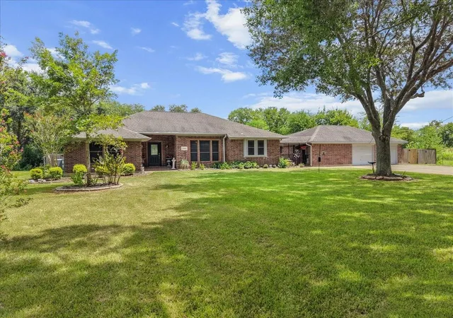 Photo 3 of Single family home for sale at 5255 Beaver Rd, Santa Fe, TX 77517 | MLS# 43415026 | Listing updated on 2026-10-05