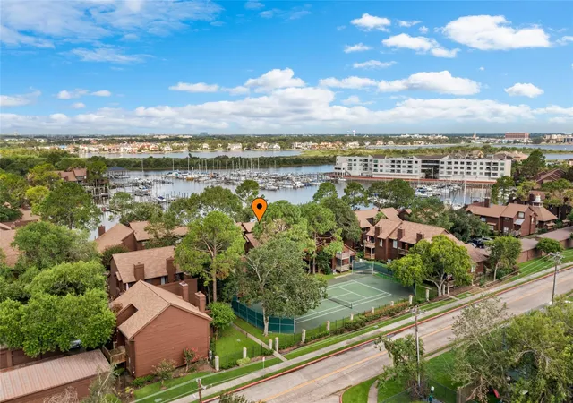 Photo 3 of Townhouse for sale at 655 Davis Rd, League City, TX 77573 | MLS# 51177009 | Listing updated on 2026-09-18