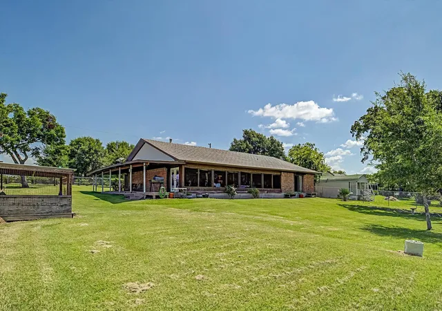 3rd image of 1730 Hillcrest St, Baytown, TX 77520 | MLS# 16741645