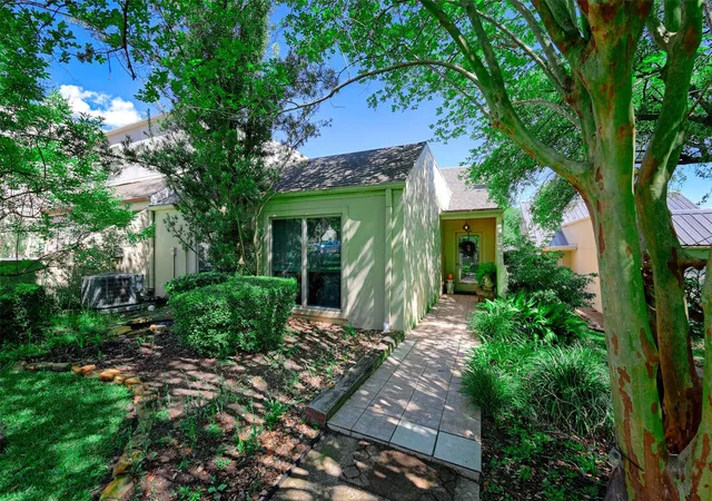 Photo 3 of Townhouse for sale at 34 April Hl, Montgomery, TX 77356 | MLS# 8032296 | Listing updated on 2026-08-08