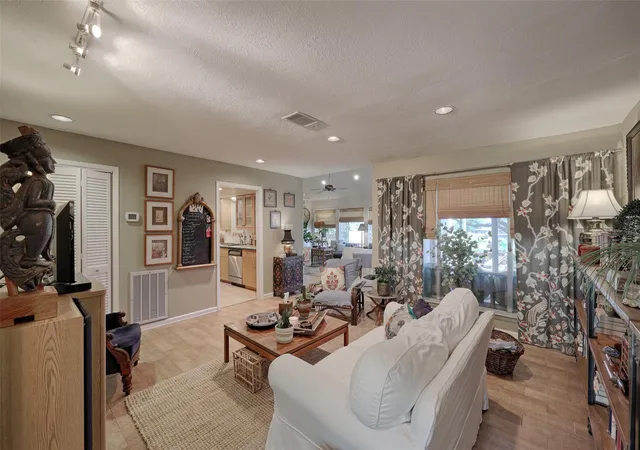 Photo 4 of Townhouse for sale at 34 April Hl, Montgomery, TX 77356 | MLS# 8032296 | Listing updated on 2026-08-08