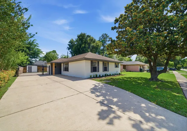 1st image of 10423 Alcott Dr, Houston, TX 77043 | MLS# 67412774