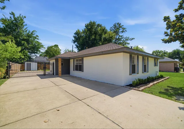 2nd image of 10423 Alcott Dr, Houston, TX 77043 | MLS# 67412774