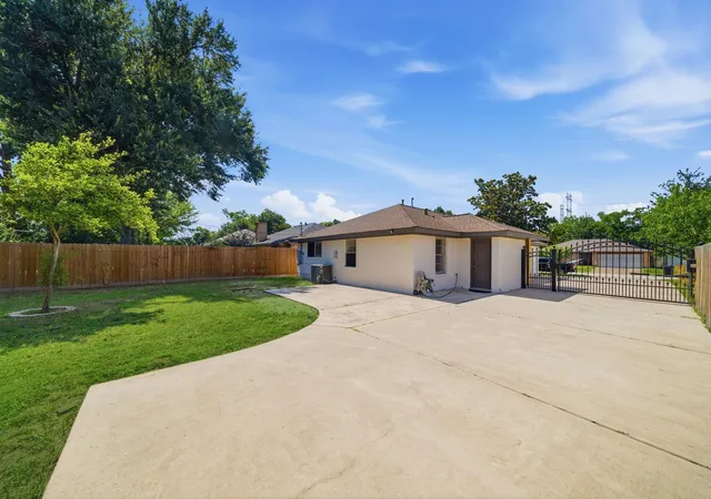 3rd image of 10423 Alcott Dr, Houston, TX 77043 | MLS# 67412774