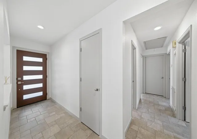 4th image of 10423 Alcott Dr, Houston, TX 77043 | MLS# 67412774