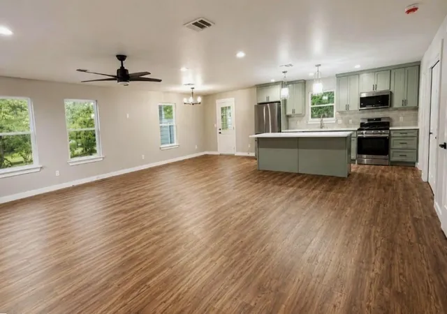 Photo 4 of Single family home for sale at 2003 Terral Ct, Cameron, TX 76520 | MLS# 19262553 | Listing updated on 2026-09-01