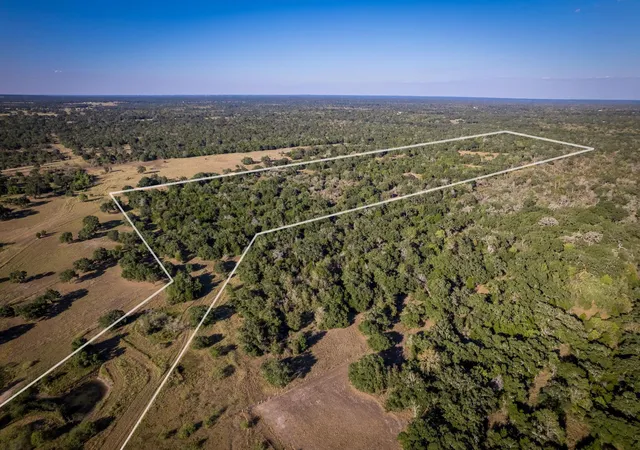 2nd image of 1625 Shaws Bend Rd, Columbus, TX 78934 | MLS# 74515438