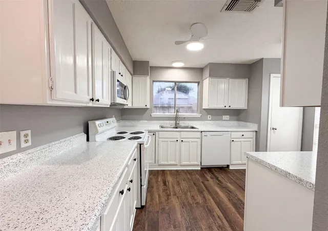 2nd image of 6710 Renfro Dr, Richmond, TX 77469 | MLS# 86307484